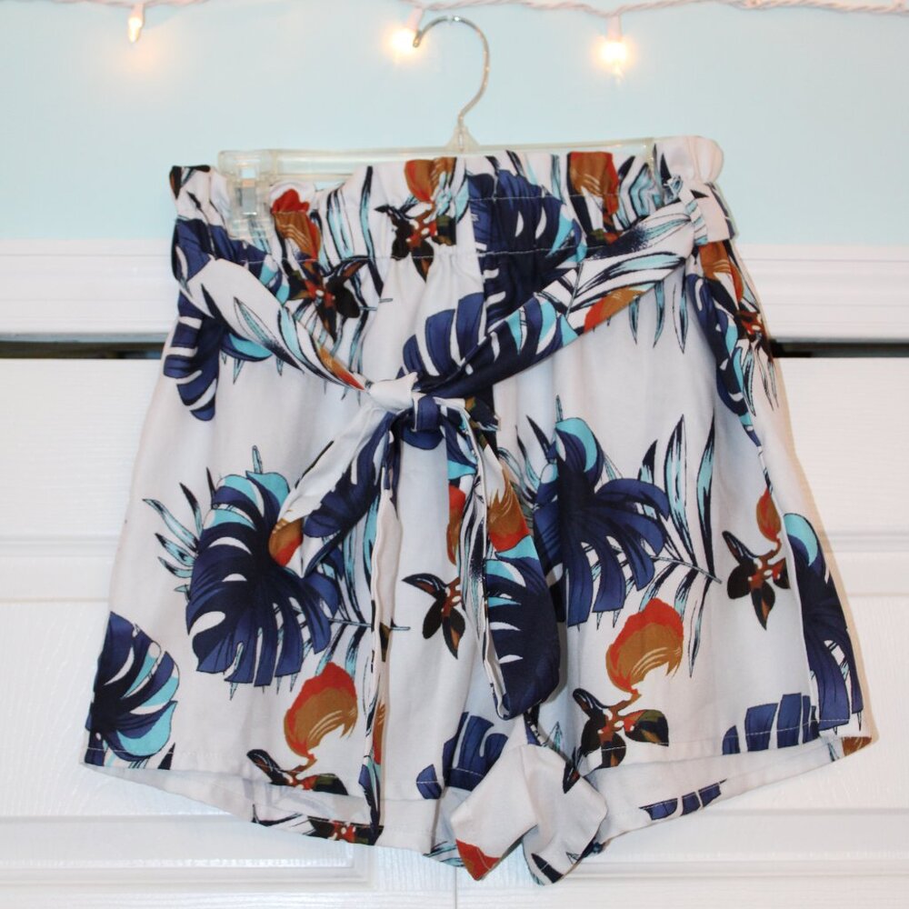 Topical Print Flowy Shorts-Excellent Condition